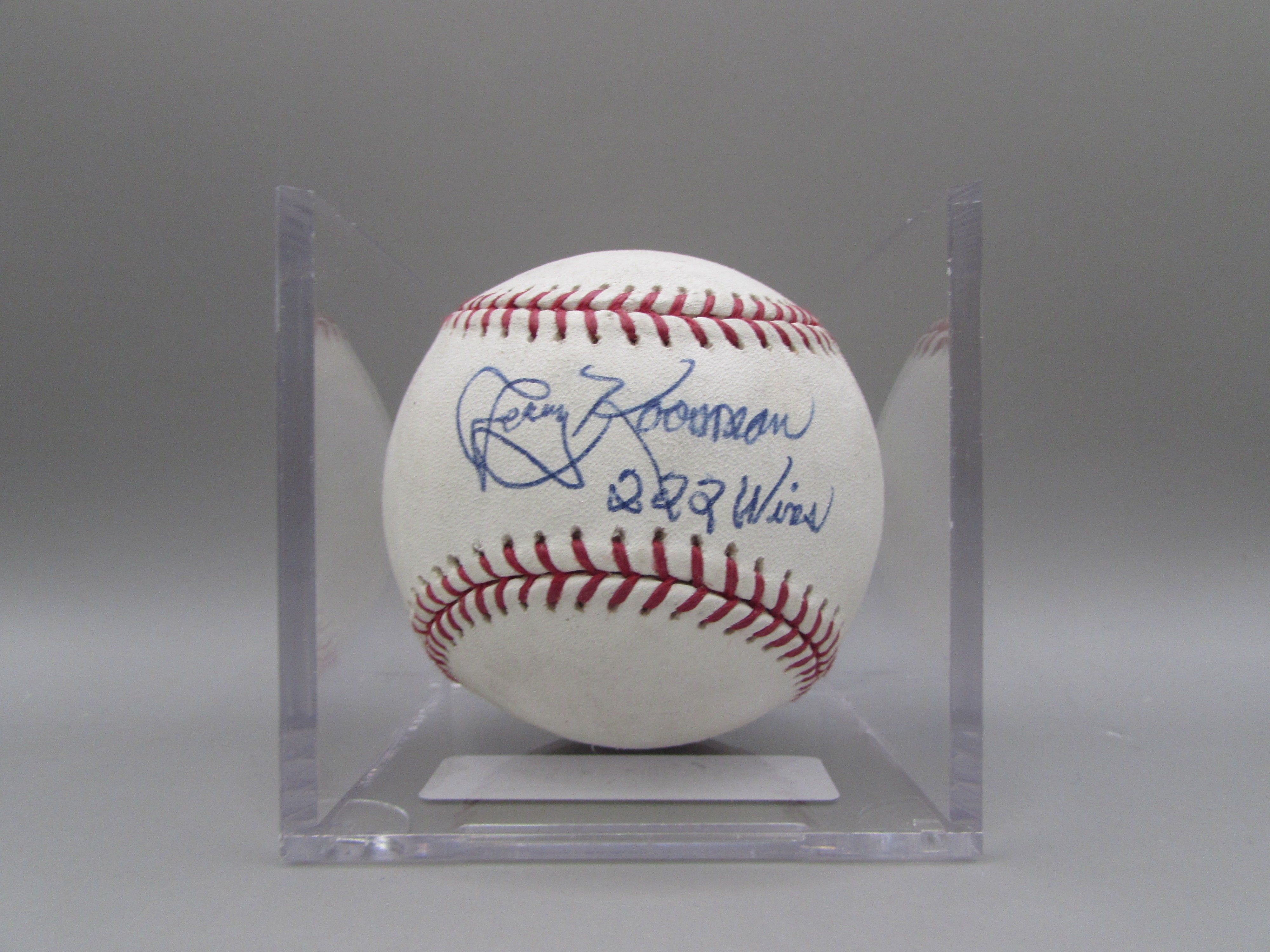 Tom Glavine Autographed Sports Memorabilia Baseball Collectibles